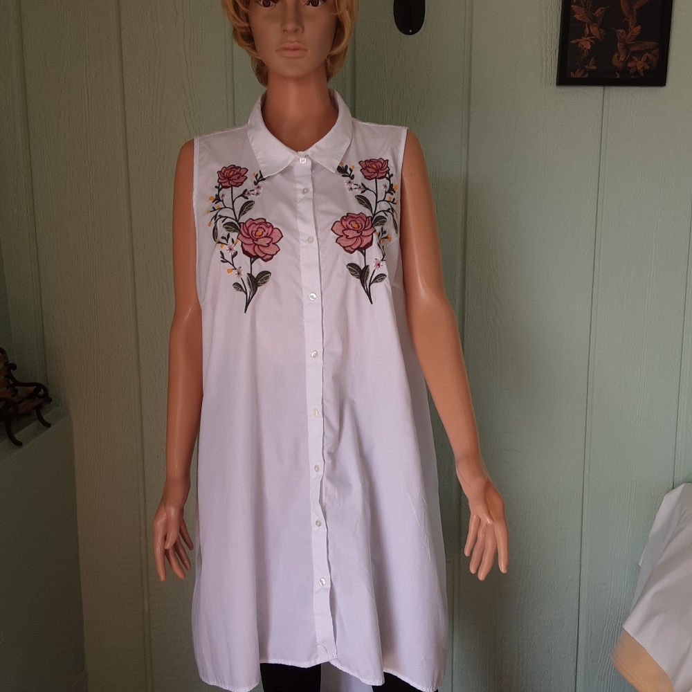 New Look #183 Women's Embroidery Blouse Tunic White Sleeves Preowned